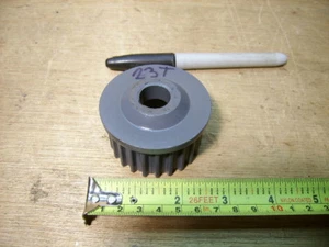 ZAHNRAD ZAHNRIEMEN RITZEL 8 MM TEILUNG 23 ZÄHNE 25 mm RIEMENBREITE  - Bild 1 von 3