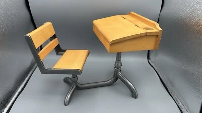 Vintage American Girl Doll Molly Wood School Desk Pleasant Company - Retired  - Image 1 of 4