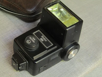 Vivitar 283 Auto Thyristor Tilt Hot Shoe Universal Electronic Flash Gun & Case - Image 1 of 4