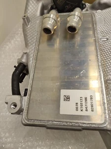 VW AUDI SKODA COLECTOR DE ENTRADA ENFRIADOR DE CARGA 05L129766Q ¡NUEVO Y FABRICANTE DE EQUIPOS ORIGINALES! - Imagen 1 de 6