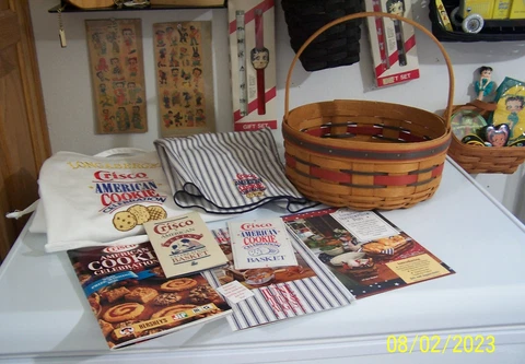 Longaberger Vintage 1992 Crisco American Cookie BASKET SET APRON, BOOKS SET MORE Cover