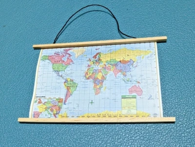 Banner Mapa Colgante - Casa de Muñecas Miniatura Escala 1:12 - Envío RÁPIDO EE. UU. Foto 1 de 2