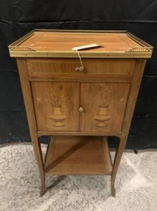 Antico mobiletto comodino stile Luigi XV epoca XVIII Secolo fine intarsio - Foto 1 di 7