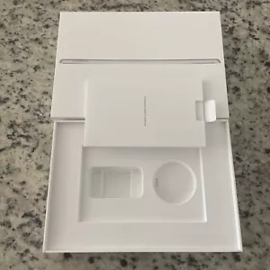 iPad (9. Generation) Wi-Fi 64GB Space Grau - NUR LEERKARTON - OHNE IPAD - Bild 1 von 2