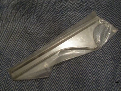 NOS 1954 FORD CARRO DE PASSAGEIROS VICTORIA SKYLINER CONV QUARTO MOLDAGEM LH - Imagem 1 de 4