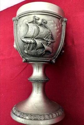 Cáliz de peltre de estaño SKS - Escena de vela de barco alto en relieve Foto 1 de 4