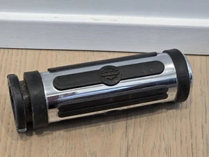 08-23 Harley Davidson Touring / 16-23 Softail Chrome and Rubber Hand Grip - Picture 1 of 4