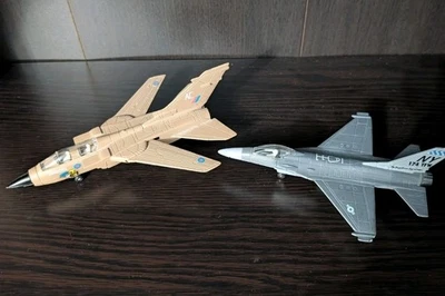 Avión militar de juguete de metal fundido a presión de la Fuerza Aérea de los Estados Unidos Ertl de colección Foto 1 de 4