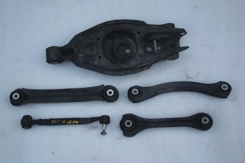 2005 MERCEDES C240 W203 LEFT DRIVER SIDE REAR LOWER CONTROL ARMS 5 PIECES - Image 1 of 4