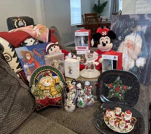 Christmas Lot Of 25 Hallmark, Minnie, Decorative Items, Etc.Presents Hostess - Picture 1 of 22