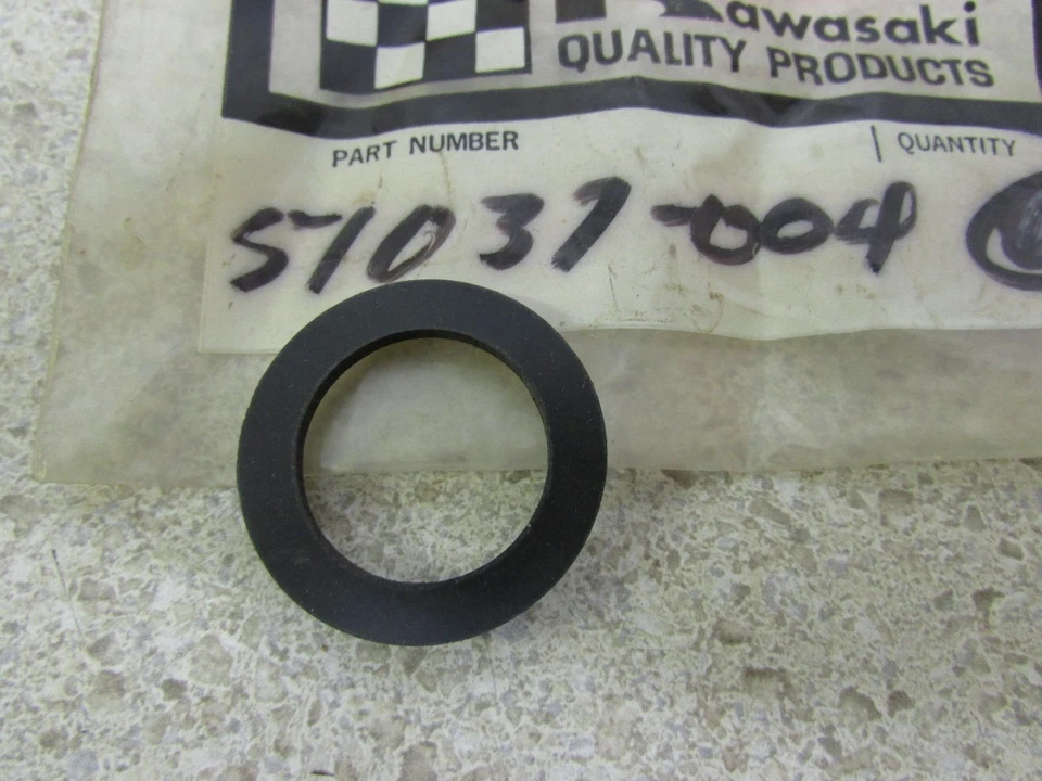 НОВЫЙ ИЗ СТАРЫХ ЗАПАСОВ ПРОКЛАДКА ТОПЛИВНОГО КОКОНА KAWASAKI A1 A1SS A7 A7SS AVENGER 51037-004 - Изображение 1 из 1