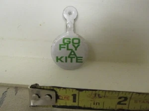 Vtg. "Go Fly a Kite" Green w/ White Fold Over Metal Button - Picture 1 of 3