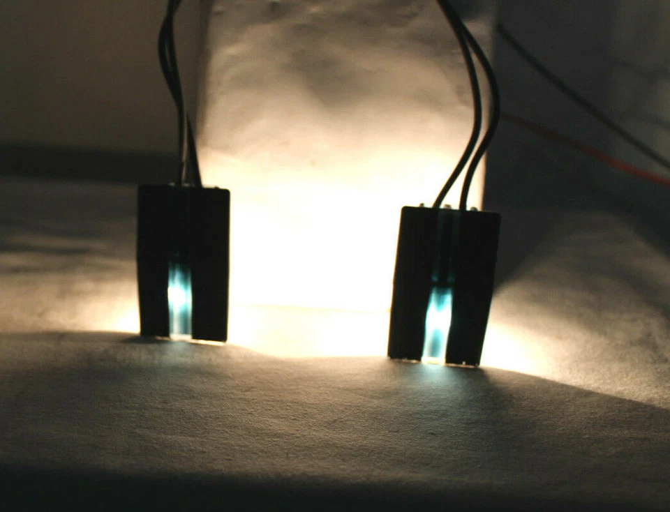 Buick Electra 1972 tablero luces de cortesía 1 en la parte superior aire acondicionado y 1 en la parte superior radio bisel Foto 1 de 4