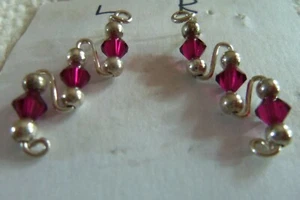 NUEVAS OREJERAS hechas a mano barren con cristales Swarvoski ~ Rubí/Fuscsia ~ Julio - Imagen 1 de 5