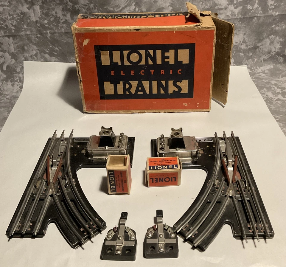 VTG- Lionel No. 011 "O" Gauge Pair of Remote Control Switches, L&R W/lamp& Box - Image 1 of 4