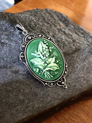Collar camafeo envejecido verde lirio del valle plata esterlina envejecida pltd Foto 1 de 4