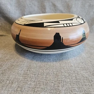 Vintage Hand Signed Pottery Bowl 8" Signed Navajo Brown Tones Desertscape - Picture 1 of 8