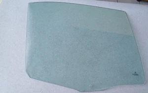 VITRE GLACE ARRIERE DROITE BMW E39 525 TDS - Picture 1 of 2