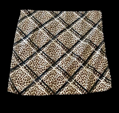 Bufanda artística cuadrada geométrica geométrica negra dorada con estampado de leopardo animal italiano de colección de Italia Foto 1 de 4