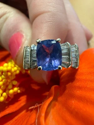 Tanzanite 1 Ct Cent. Cushion Baguette Diamond each side for appr. .38 size 5.25 - Image 1 of 4