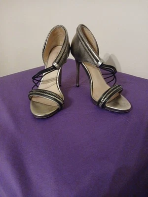 L.A.M.B. Tacones Stilleto Gwen Stefani Karoline Metálicos con Tirantes 6,5 M Foto 1 de 4