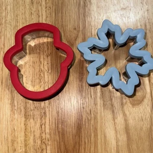 Wilton Christmas Cookie Cutters 2 Piece - Picture 1 of 5