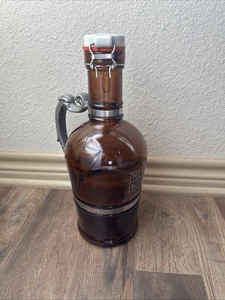 North by Northwest Glass Beer Growler Brewery Muster Geschutzt 2 Liter Brown - Picture 1 of 5