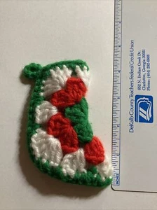 Vintage handgehäkelter Weihnachtsschmuck Strumpf rot weiß grün - Bild 1 von 3