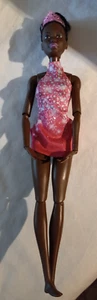 Barbie Wintersport Eisläufer brünette Puppe (12 cm) mit rosa Kleid - Bild 1 von 4