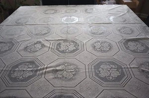 LOVELY EASY CARE POLYESTER TABLE CLOTH: 73 X 104 - Picture 1 of 2