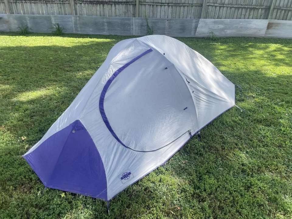 Tienda de campaña para mochileros Quest Preying Mantis para 2 personas púrpura/blanco Foto 1 de 4