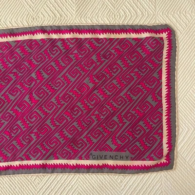 Vintage Givenchy Extra Long Pink, Grey, and White 100% Silk Scarf Foto 1 de 4