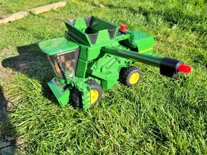 Bruder John Deere 1:16 T670i Combine Harvester 1:16 Toy Model Big Farm Tractor - Picture 1 of 8