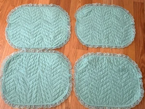 Tischsets / 4 gesteppte Platzsets blaugrün mit Rüschen, oval 17,5x15 Handarbeit - Bild 1 von 4