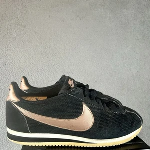 Nike WMNS Classic Cortez Leather Lux Black/Metallic Rose Gold Women's Size 10 - Picture 1 of 6