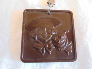 Vintage Buster Brown and Tige Shoes Advertising Keychain - Picture 1 of 3