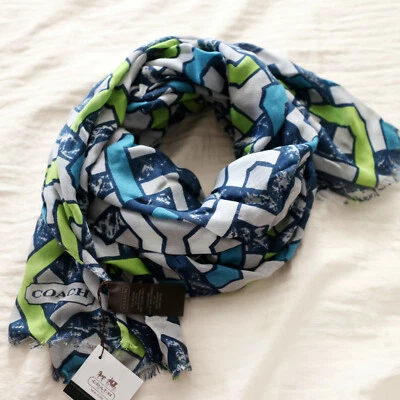  NUEVO CON ETIQUETAS COACH 83776 Azul Verde Abstracto Geométrico Cruz Largo Oblongo Bufanda NUEVO Italia Foto 1 de 4