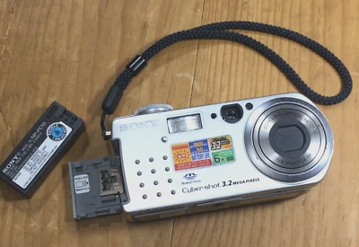 SONY Digital Camera Cyber-Shot DSCP5 3.2 Mega Pixels W Battery MpegMovieEX JAPAN - Image 1 of 4