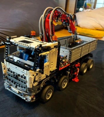 LEGO 42043 Technic Mercedes-Benz Arocs 3245 Claim Arm Power Functions Motor Car - Image 1 of 4