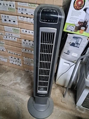 Ventilador Torre Oscilante Curva Viento Lasko 42 con Ajuste Nocturno y Control Remoto T429 Foto 1 de 2