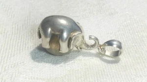 FANTASTIC STERLING SILVER 925 ELEPHANT ON A LARGE BALL PENDANT GREAT DESIGN - Picture 1 of 4