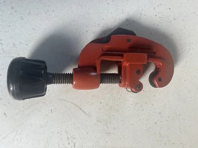 3mm - 28mm, 1/8" - 1-1/8" Pipe Cutter - Image 1 of 3
