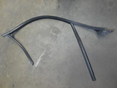 Front Right Window Sealing Gasket A2047250225 08-14 Mercedes Benz C350 W204 - Image 1 of 4