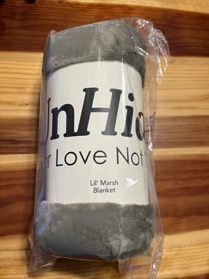 Manta Unhide Lil’ Marsh TAUPE DUCKY Nueva 50” X 60” Nueva Envío Rápido Foto 1 de 2