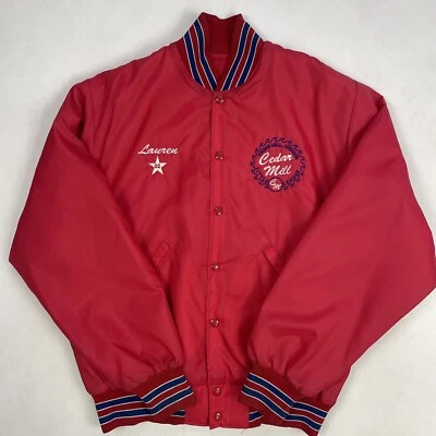 Chaqueta de nailon Birdie Varsity roja satinada para mujer pequeña hecha en EE. UU. De colección cedro mil Foto 1 de 4