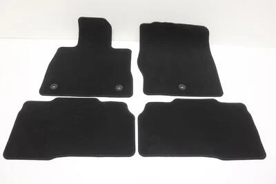 Juego de 4 alfombrillas de piso Ford Explorer 2020-2025 OEM LB5BS13087ACW Foto 1 de 4