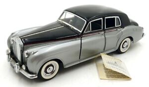 Franklin Mint 1/24 Scale 8224H - 1955 Rolls Royce Silver cloud I - Black/Silver
