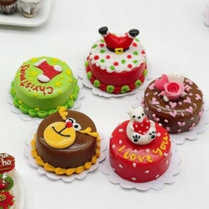 5 pieces Miniature Christmas Cake, Miniature clay work 1:12 Scale - Picture 1 of 7