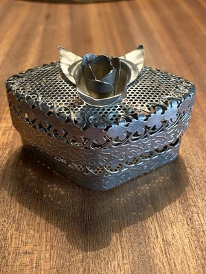 Sweet Little Vintage Silver Metal Mesh Ring Box Rose detail - Image 1 of 4