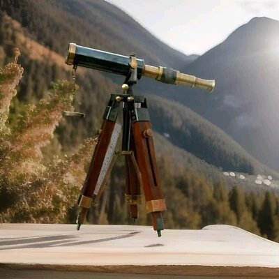 Telescopio de vidrio espía de latón antiguo de diseño náutico con trípode de madera mira marina Foto 1 de 4